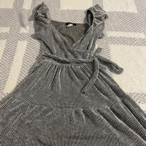 Wrap dress - Picture 1 of 3